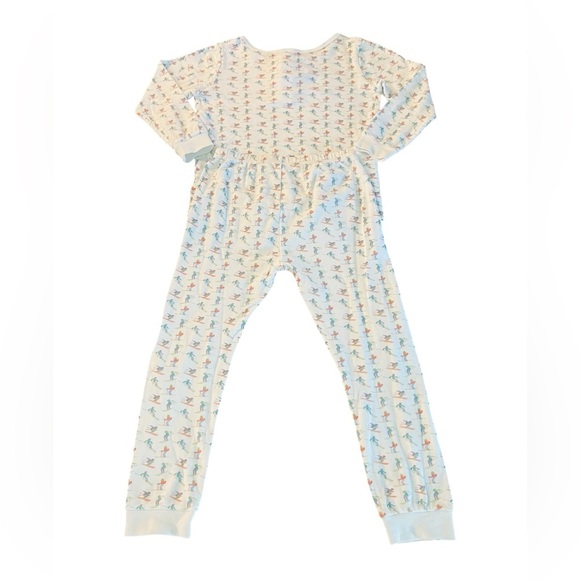 Lila and Hayes White Pajama Set with Long Sleeves and a Ski Pattern Size 6 - Picture 2 of 10